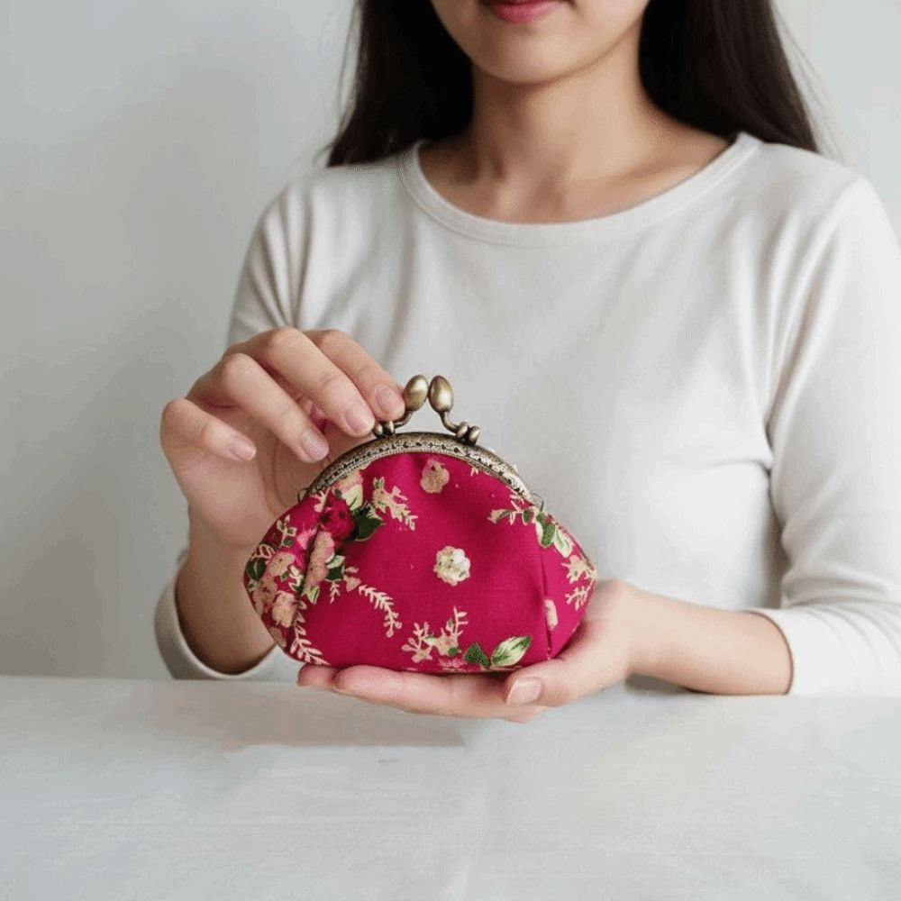 Portmonetka z zapięciem na zat – Embroidery Wallet recenzja i cena