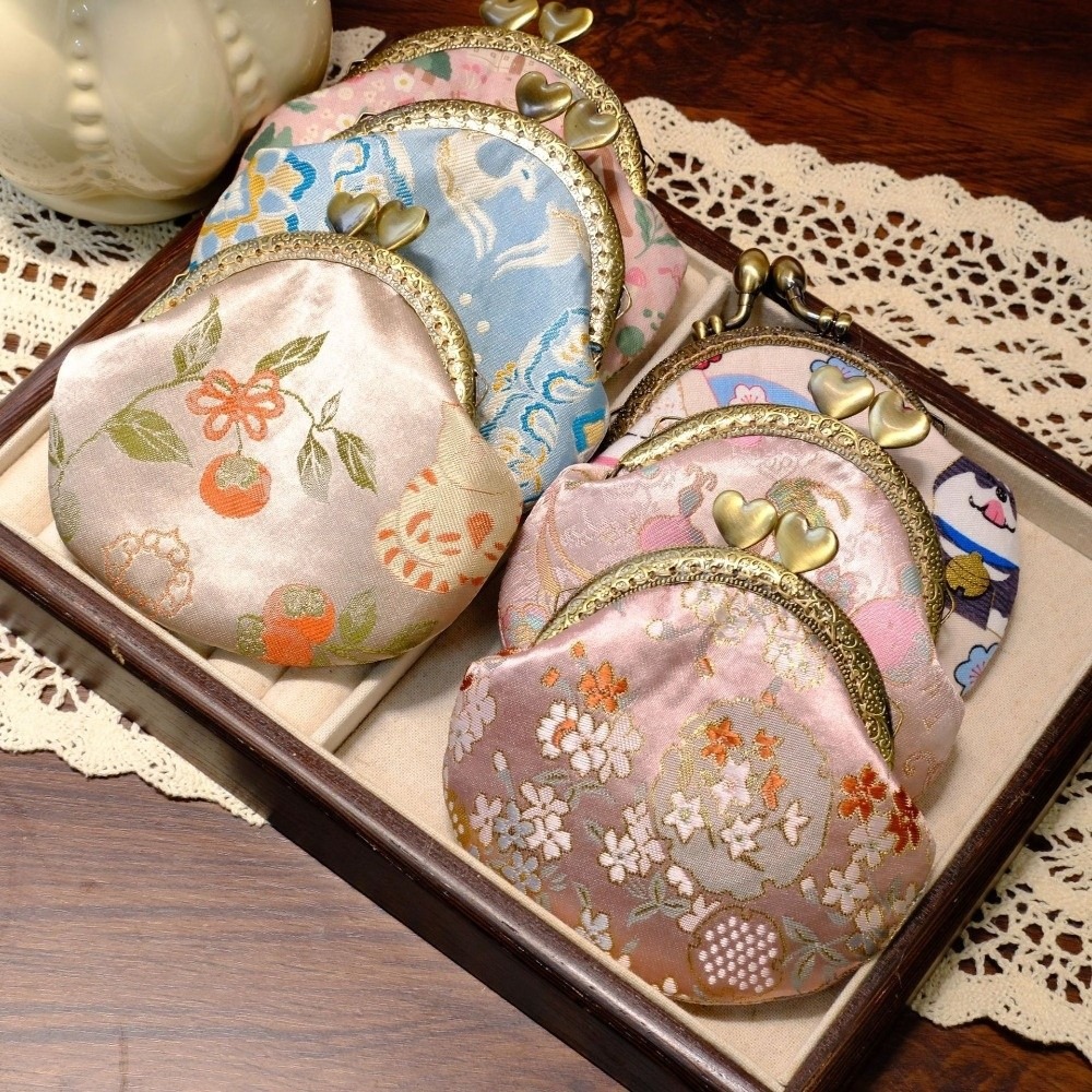 Portmonetka z zapięciem na zat – Embroidery Wallet recenzja i cena