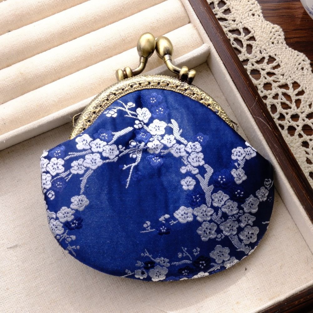 Portmonetka z zapięciem na zat – Embroidery Wallet recenzja i cena