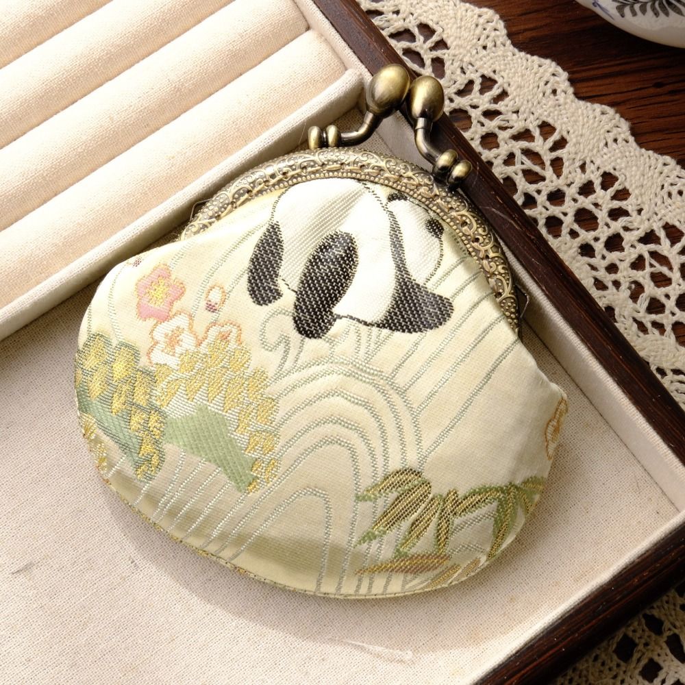 Portmonetka z zapięciem na zat – Embroidery Wallet recenzja i cena